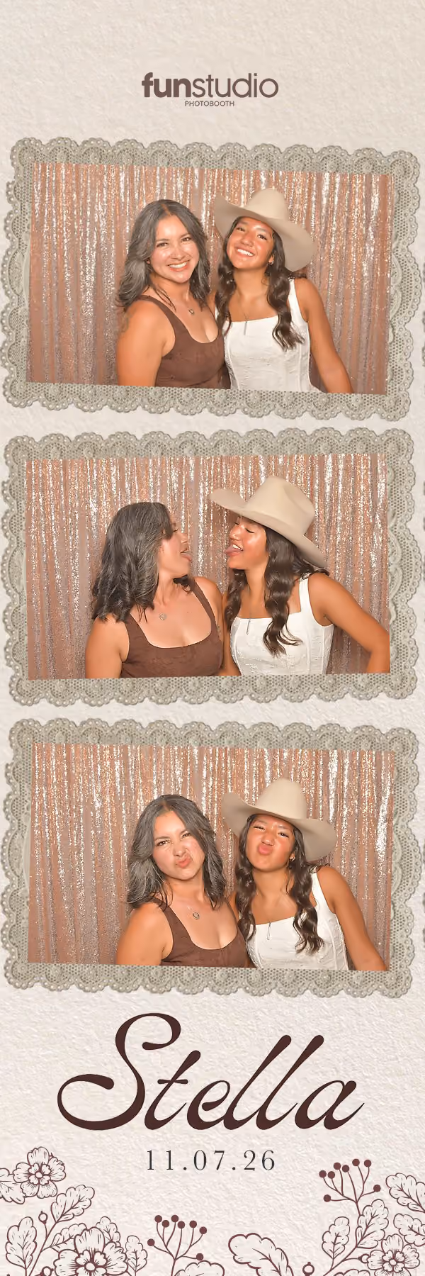 Tira floral personalizada del evento de Stella con tres fotografías